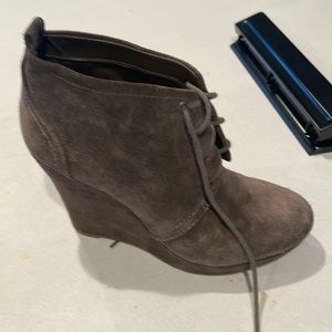 Jessica Simpson brown suede 4” heels